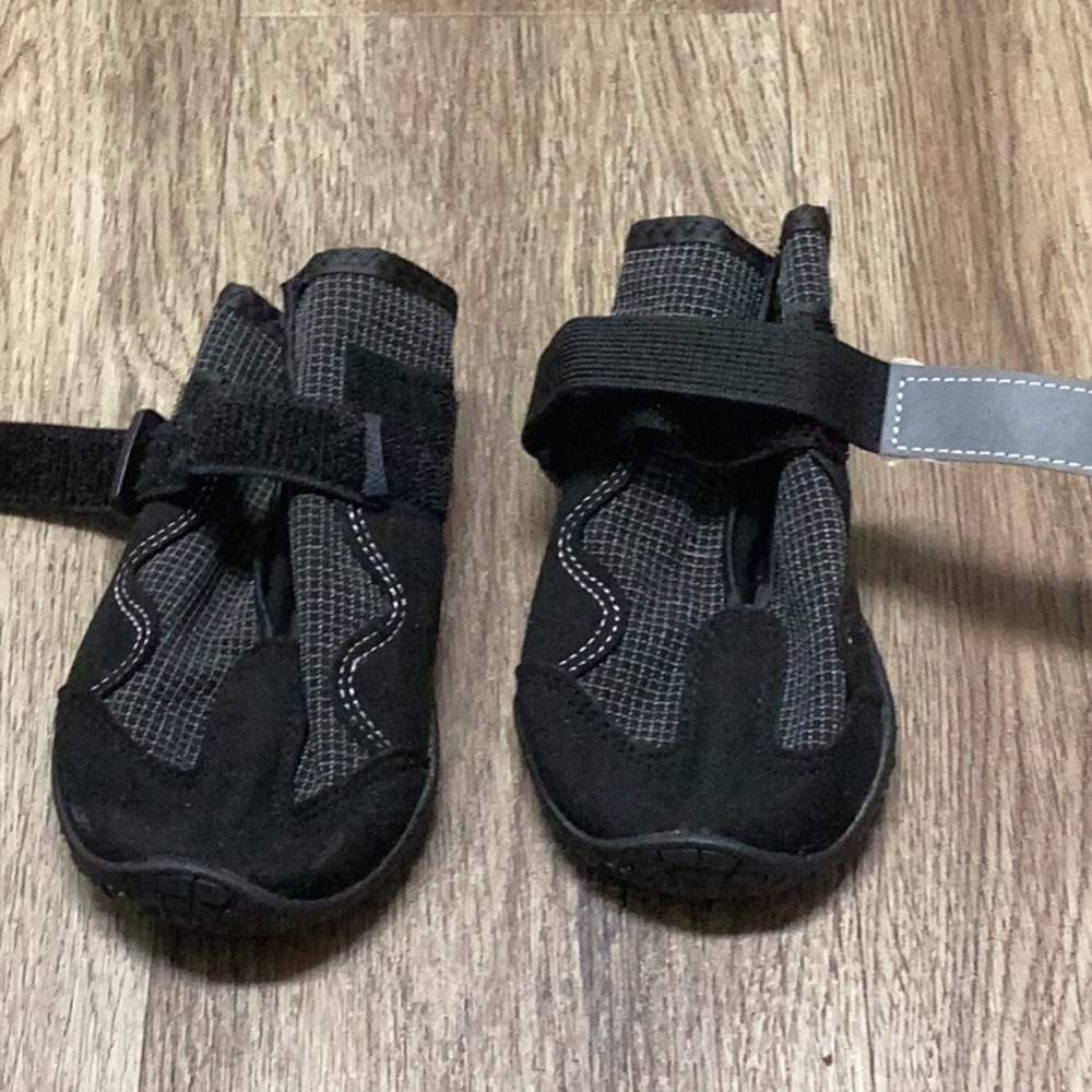 *NWT* Anti-Slip Dog Boots size 7 (2.8in)